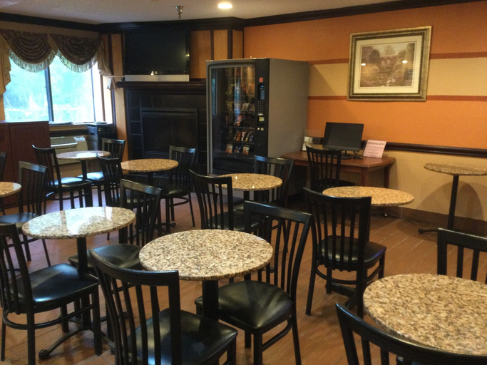 Food & Drinks 5, Super 8 by Wyndham Taylor/Detroit Area, Wayne