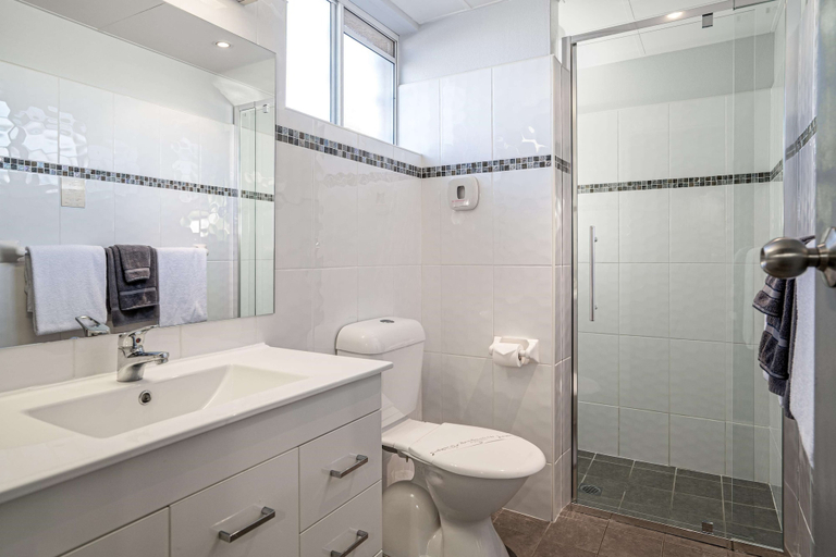 Bathroom 4, Blue Diamond Motor Inn, Dubbo - Pt A
