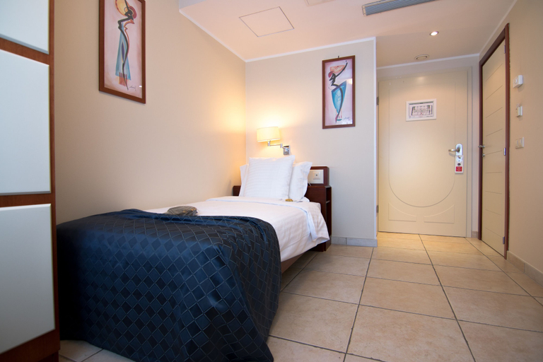 Bedroom 2, Best Western Plus Grand Hotel Victor Hugo, Luxembourg