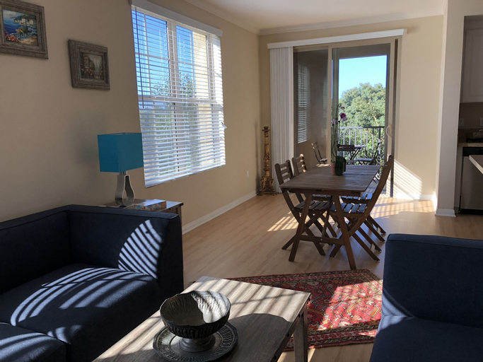 Resort Style Luxury 2BD Suite in Irvine's Spectrum Center, Orange
