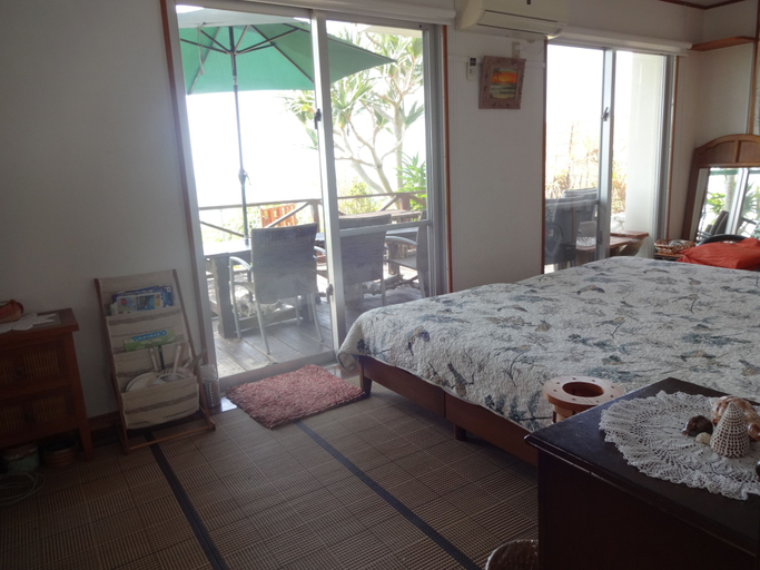 Bedroom 2, Uminosoba Pension, Ginoza
