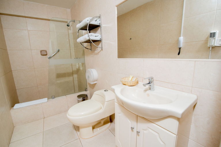 Bathroom 4, El Angolo Hotel Piura, Piura