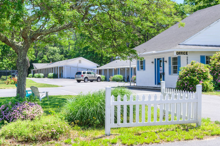 Blue Dolphin Inn, Barnstable