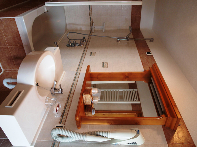 Bathroom 4, Alpina, Sondrio