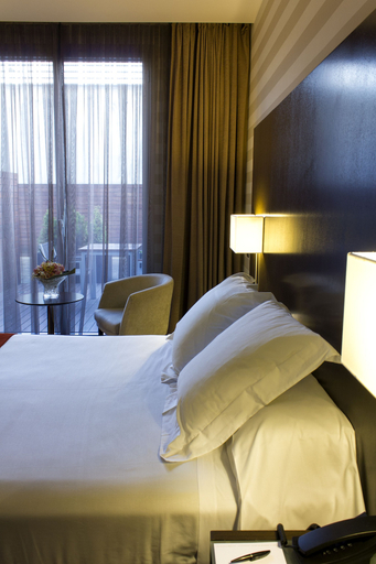 Bedroom 2, Hotel Zenit Pamplona, Navarra