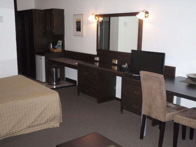 Bedroom 2, West Coaster Motel, West Coast