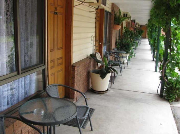 Others 5, Wayfarer Motel, Muswellbrook