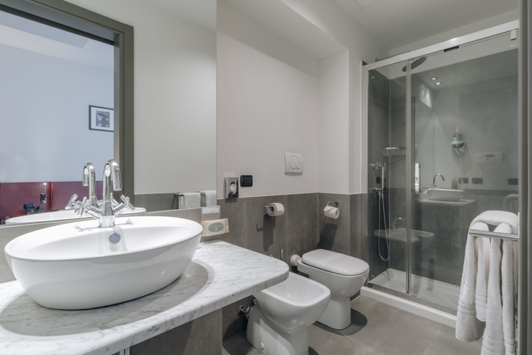 Bathroom 5, Hotel Continental, Cremona