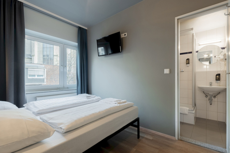 Bedroom 4, a&o Köln Dom, Köln