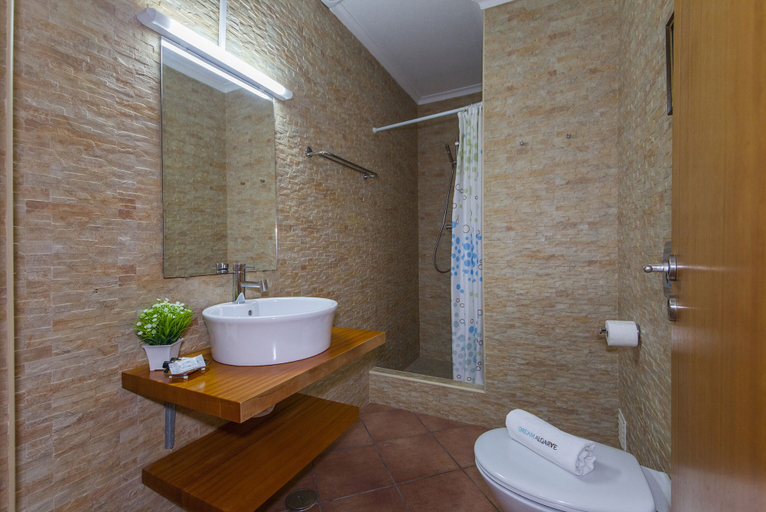 Bathroom 3, D07 - Torraltinha Villa in Lagos, Lagos