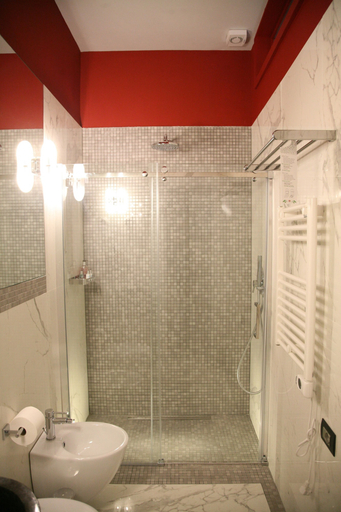 Bathroom 5, Bell's, Napoli