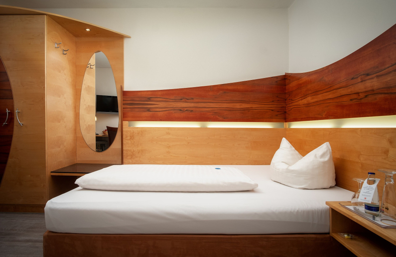 Bedroom 4, Hotel Passauer Wolf, Passau