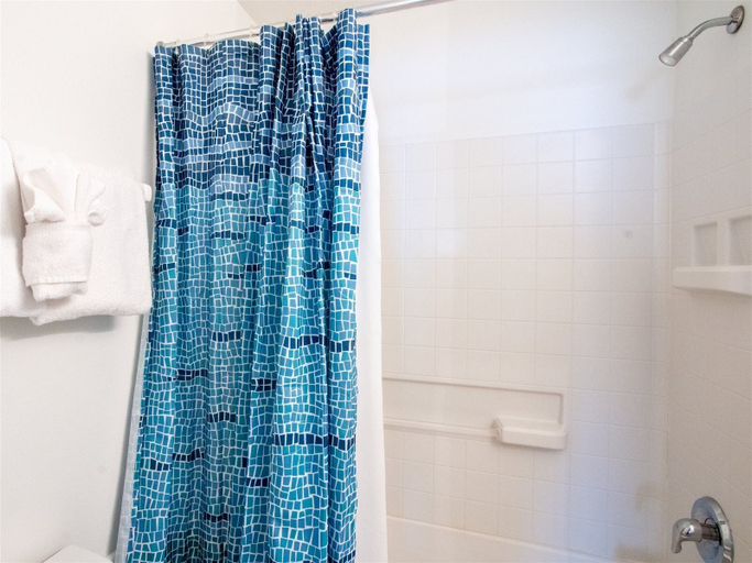 Bathroom 4, 4 Bed and 3 Bath in Perfect Location With Pool by Florida Dream Home, Osceola