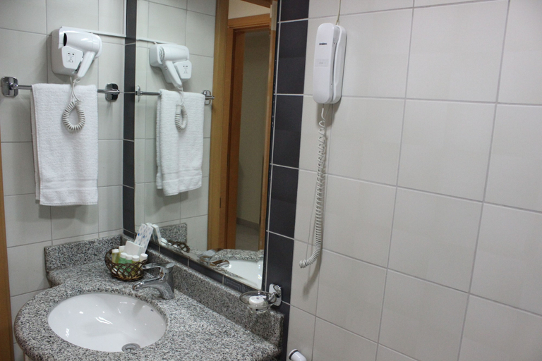 Bathroom 4, Montreal Naif Hotel, Dubai