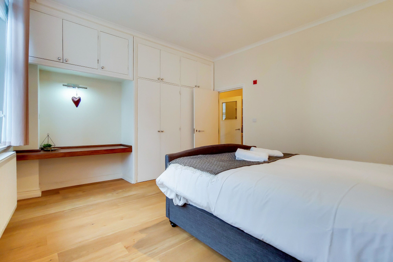 Bedroom 2, Modern 2 Bed & 2 Bath- Leicester Square, London