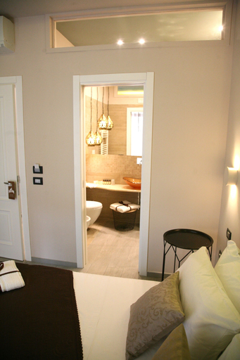 Bedroom 3, Bell's, Napoli