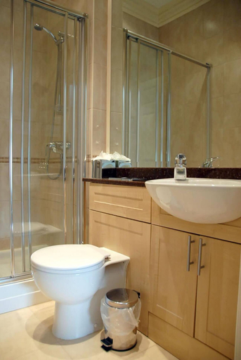 Bathroom 4, Woodlands Hotel, Lincolnshire