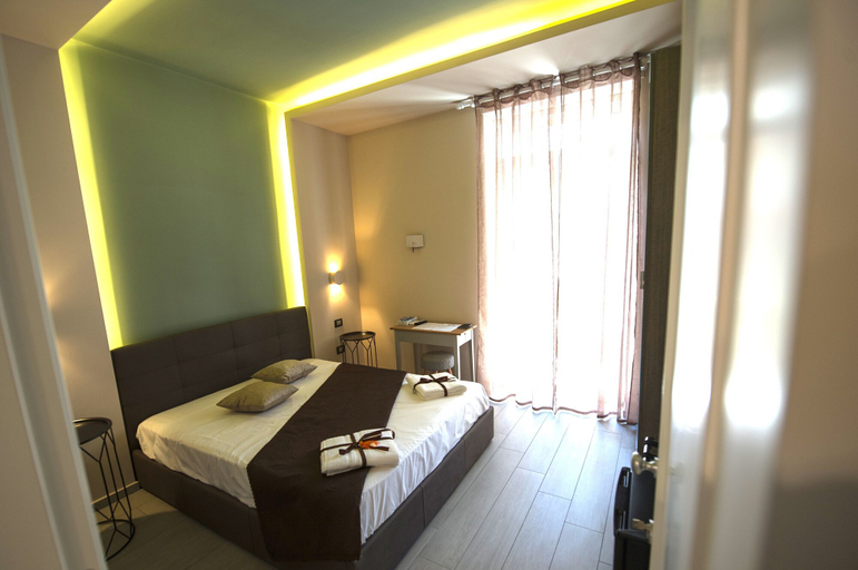 Bedroom 4, Bell's, Napoli