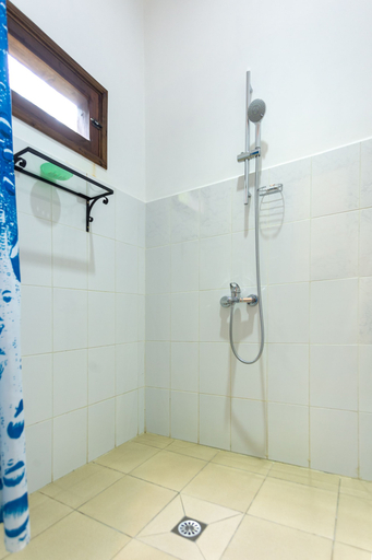 Bathroom 3, Andasibe Lemurs Lodge, Alaotra-Mangoro