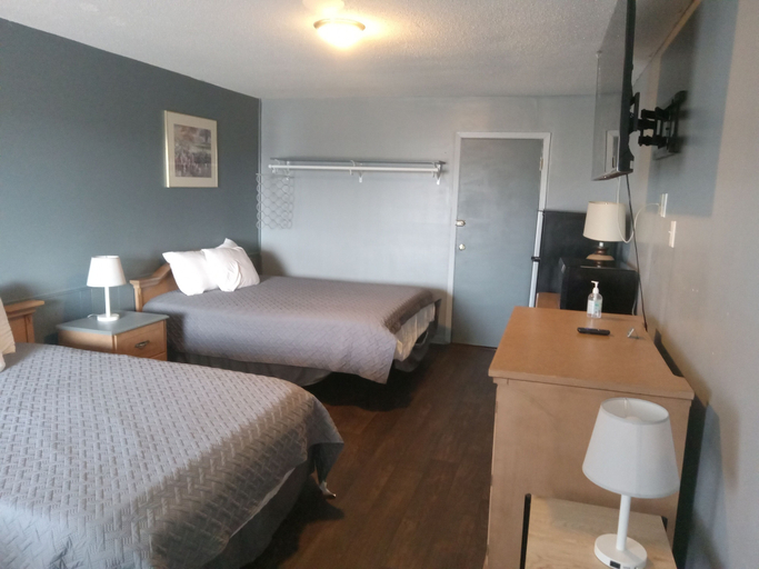 Bedroom 2, Western Hills Motel, Morgan