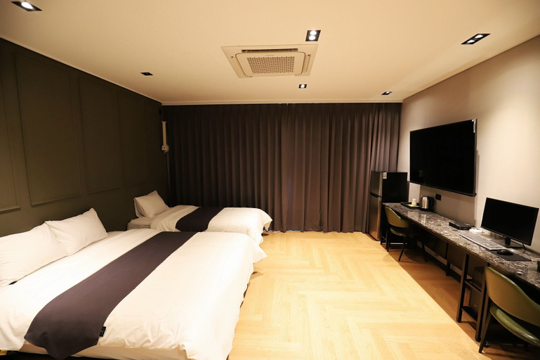 Bedroom 6