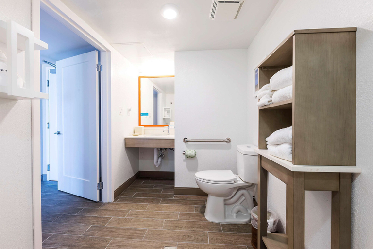 Bathroom 4, Hampton Inn Virginia Beach-Oceanfront North, Virginia Beach