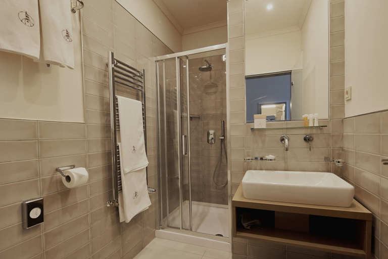 Bathroom 4, Hotel Central Basilica, Budapesti