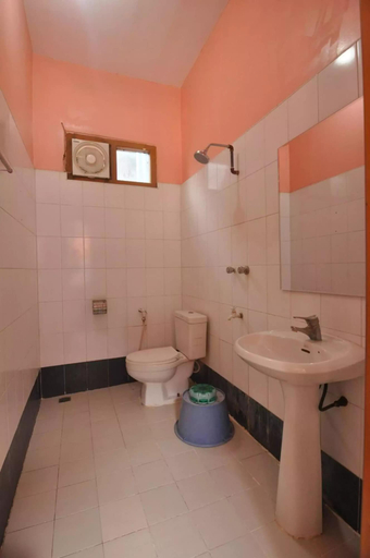 Bathroom 3, Shwe Nadi Guest House, Myingyan
