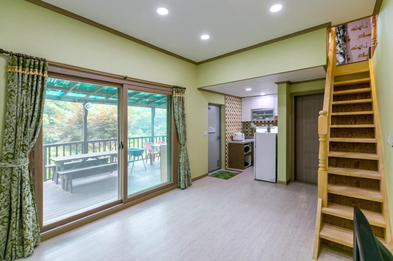 Others 5, Sambatgol Pension, Pocheon