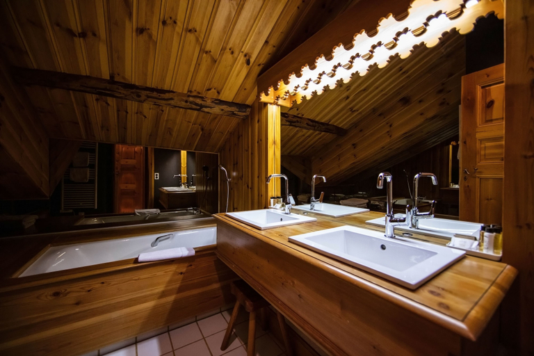 Bathroom 4, Hotel La Savoyarde, Savoie