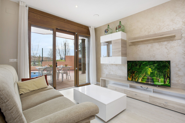 Others 5, Villa Paulina, Girona