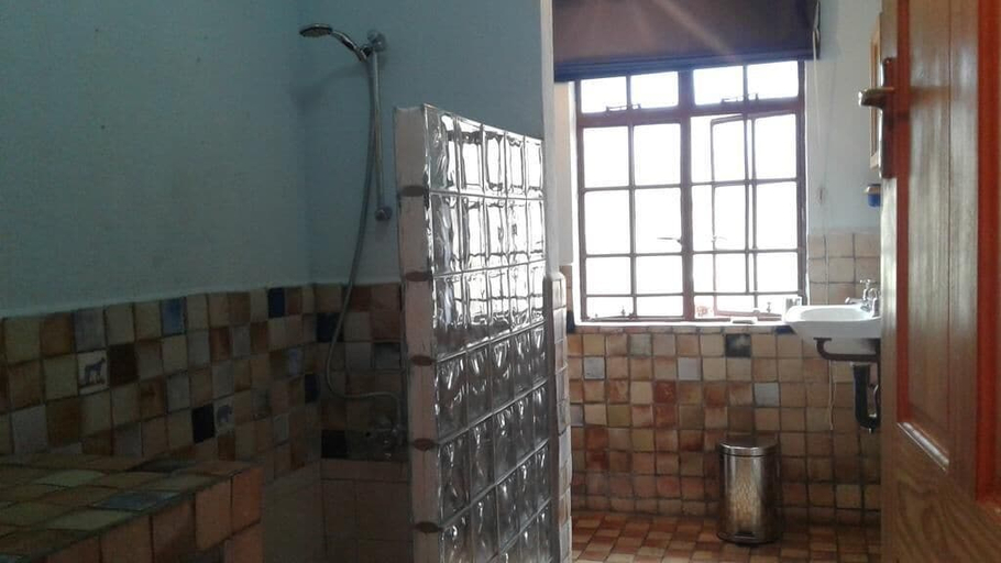 Bathroom, Paz Cottage, Nyanga