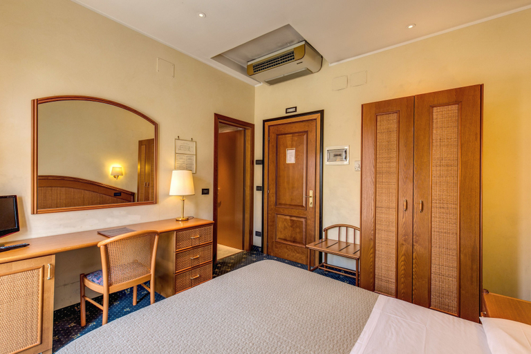 Bedroom 4, Hotel King, Rome