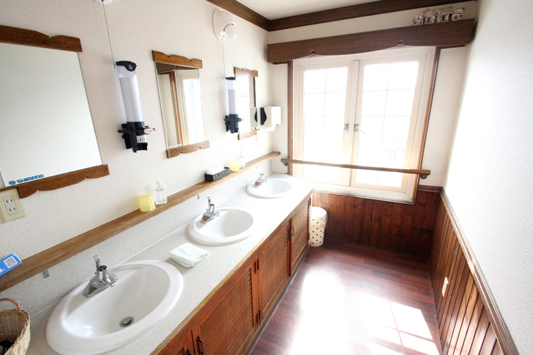 Bathroom 3, Grandpapa, Kutchan