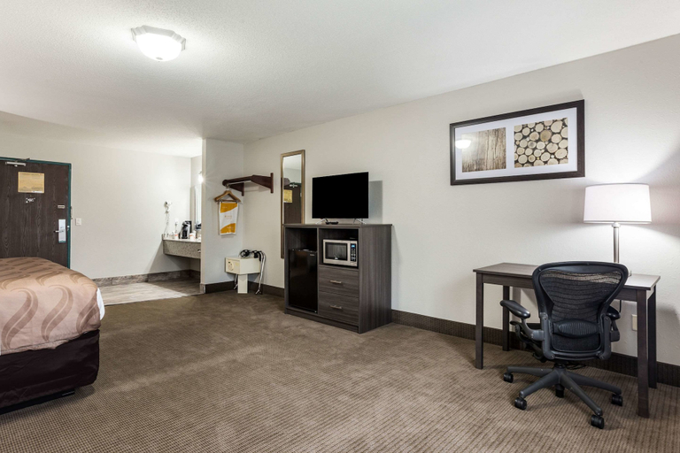 Bedroom 4, Quality Inn, Clare