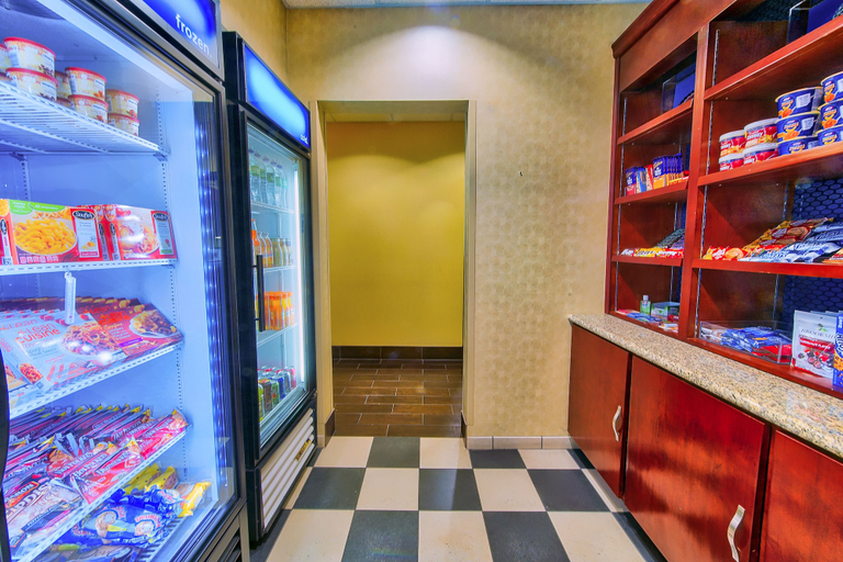 Food & Drinks 5, Hampton Inn & Suites Ridgecrest, Kern