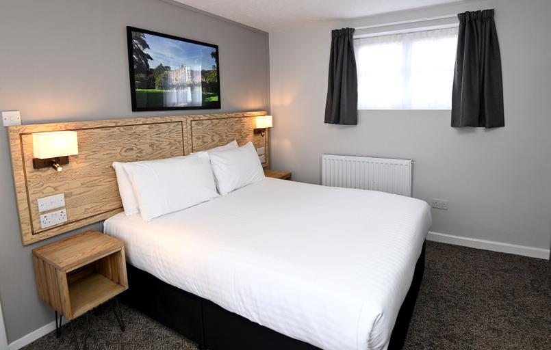 Bedroom 2, Fox & Goose, Barrow Gurney by Marston's Inns, North Somerset