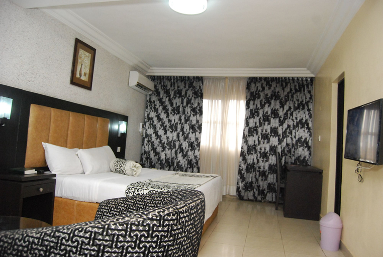 Bedroom 4, Dawn Carrington Hotels & Suites, Kosofe