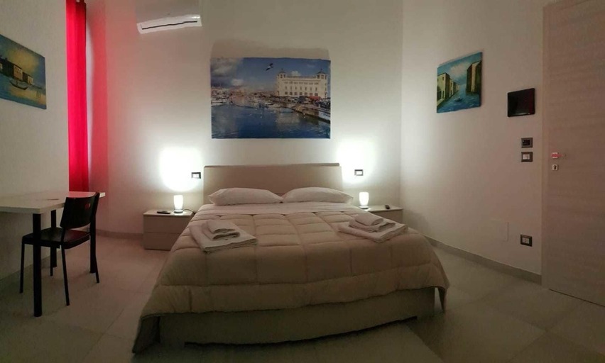 Bedroom 3, Gymnasium, Syracuse