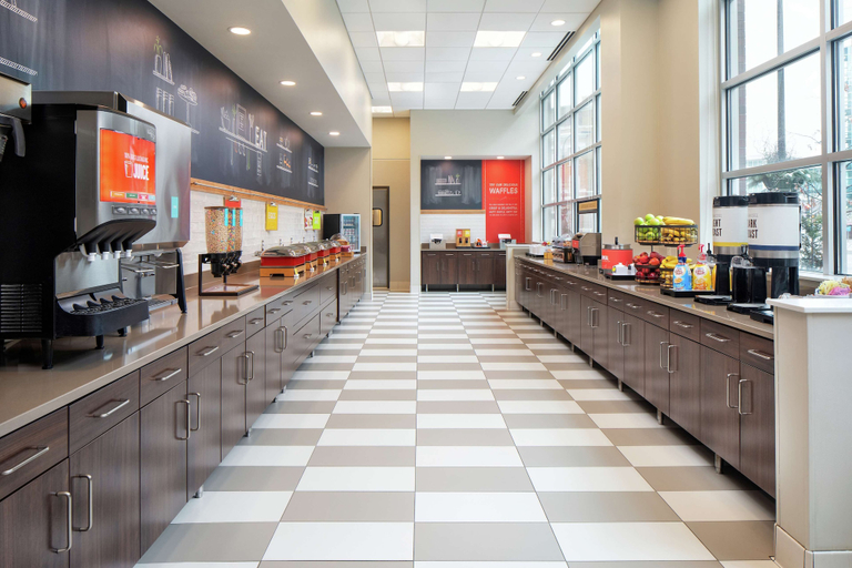 Food & Drinks 5, Hampton Inn & Suites Minneapolis / Downtown, Hennepin
