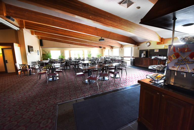 Food & Drinks 5, Hamilton Inn Select Beachfront Mackinaw City, Cheboygan
