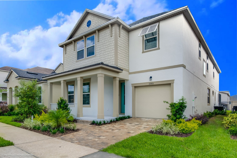Exterior & Views