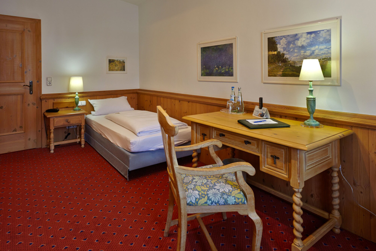 Bedroom 3, Hotel Sauerlacher Post, München