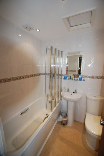 Bathroom 4, Headlands Hotel, Conwy