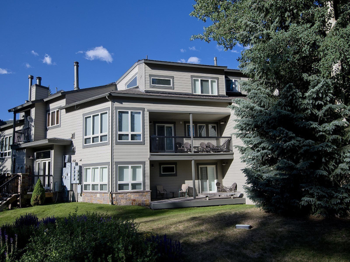Exterior & Views 2, Coldstream Townhome 15, Eagle