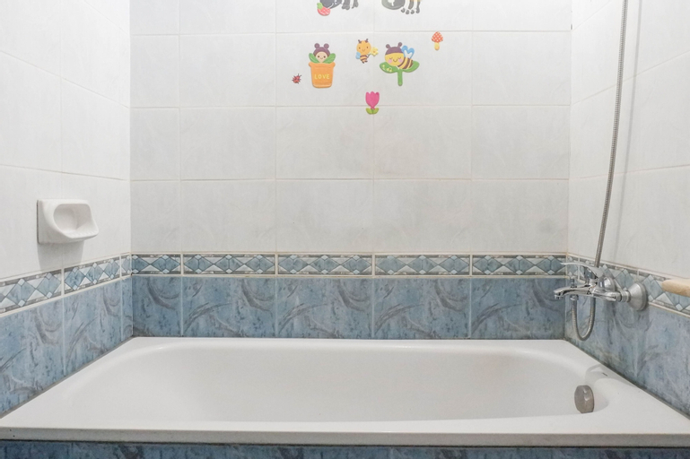 Bedroom 2, Spacious Classic 1BR Apartment at Taman Beverly, Surabaya