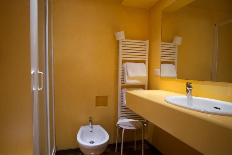 Bathroom 4, Hotel Diana, Lucca