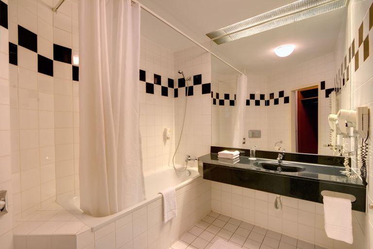 Bathroom 4, Theatrino, Praha 3