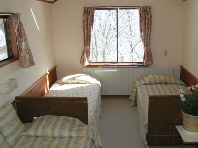 Bedroom 2, Madarao Elm Pension, Myōkō