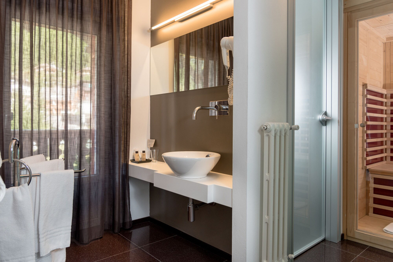 Bathroom 4, Villa Kofler Wonderland Resort, Trento